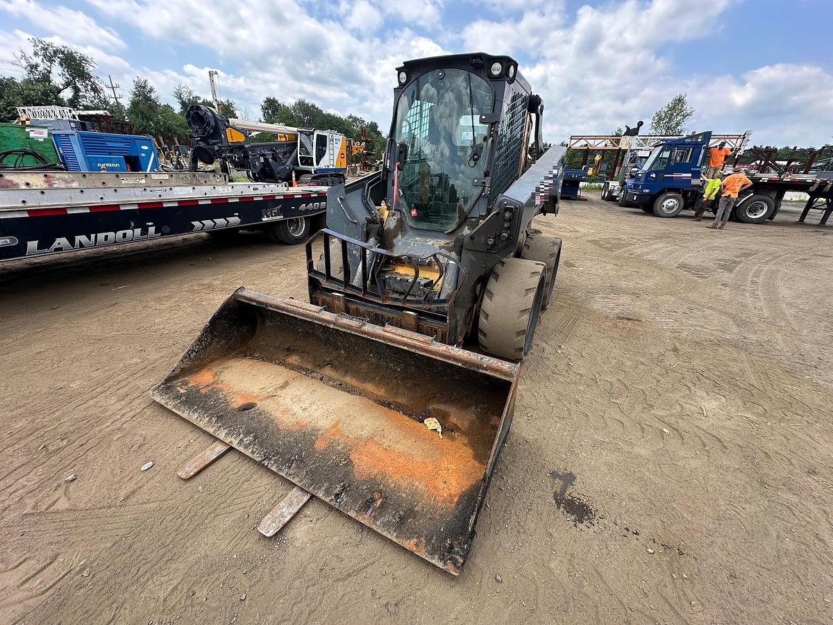 Used 2017 DEERE 332G