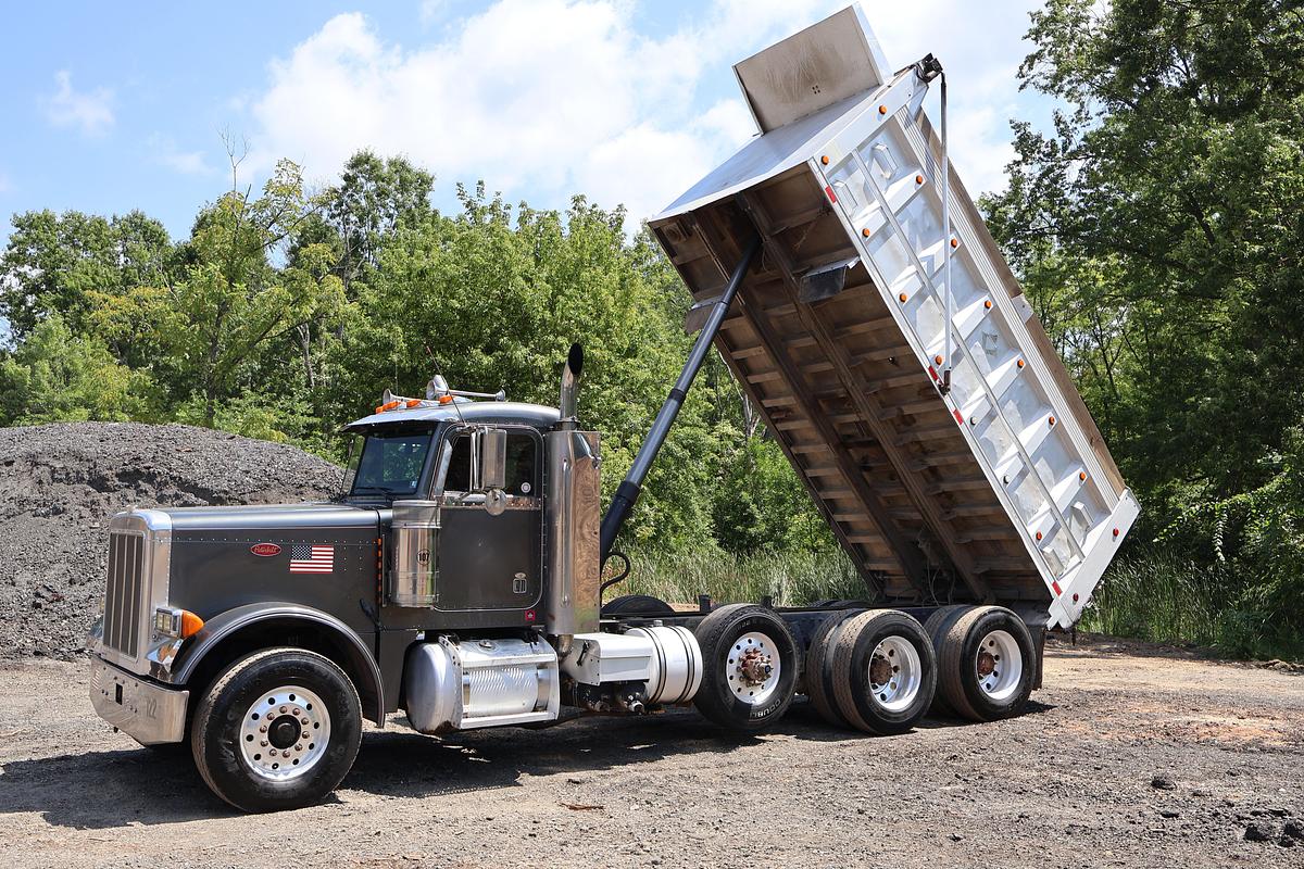 Used 2001 PETERBILT 379