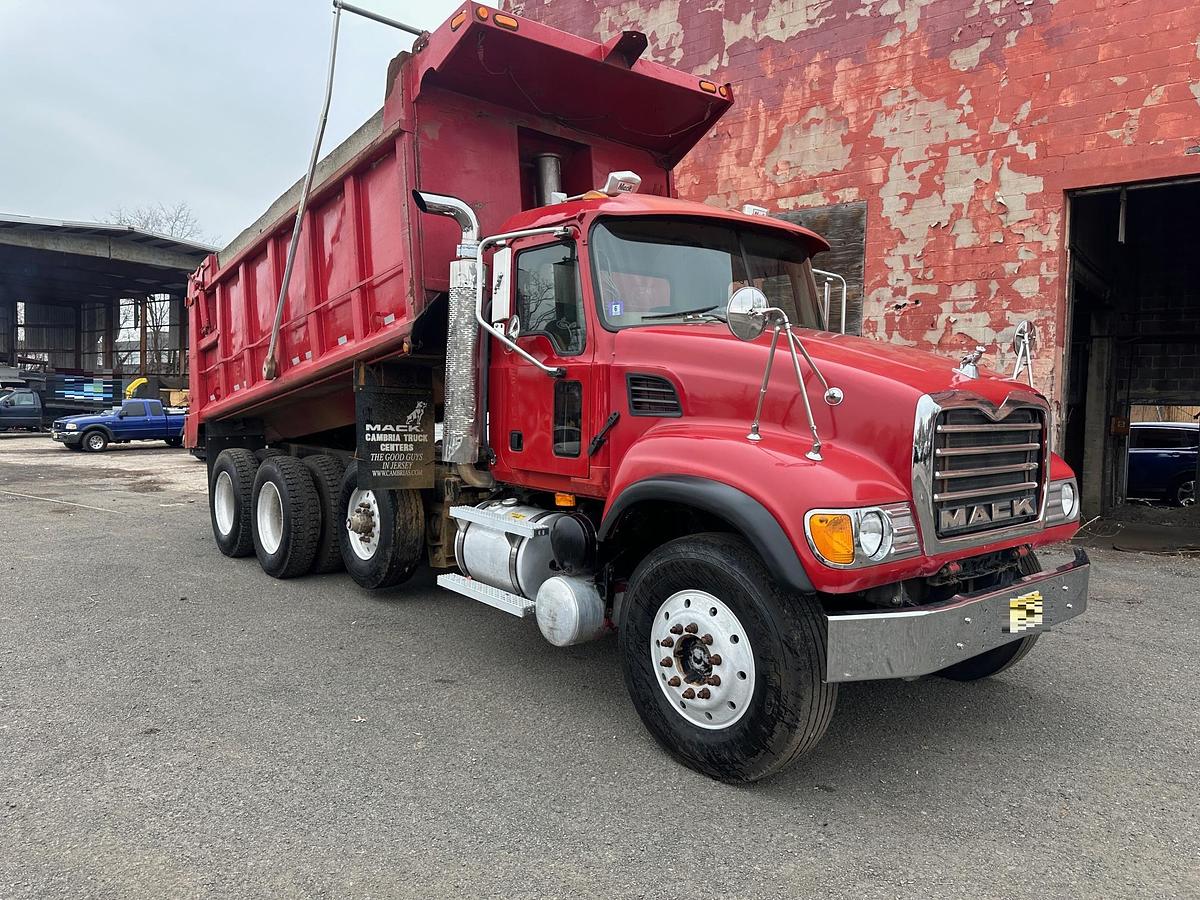 Used 2005 MACK Granite CV713