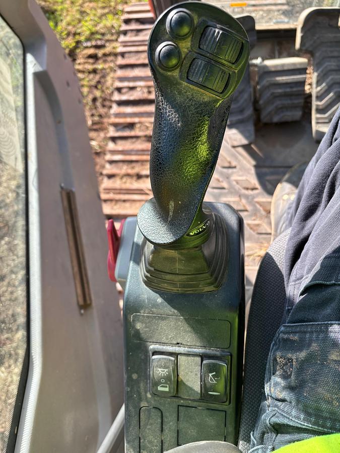 Used 2019 VOLVO EC220EL