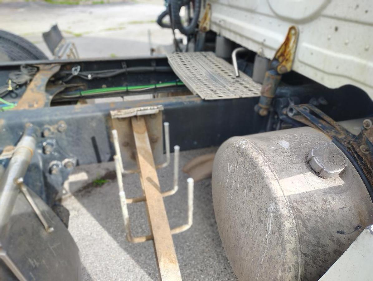 Used 2012 FREIGHTLINER Cascadia