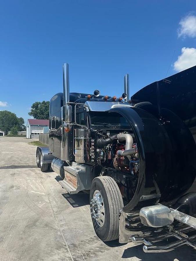 Used 2020 PETERBILT 389