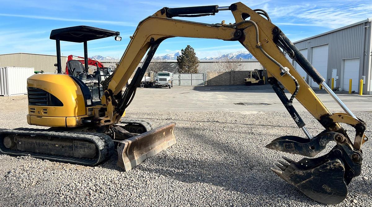 Used 2004 CATERPILLAR 305Cr