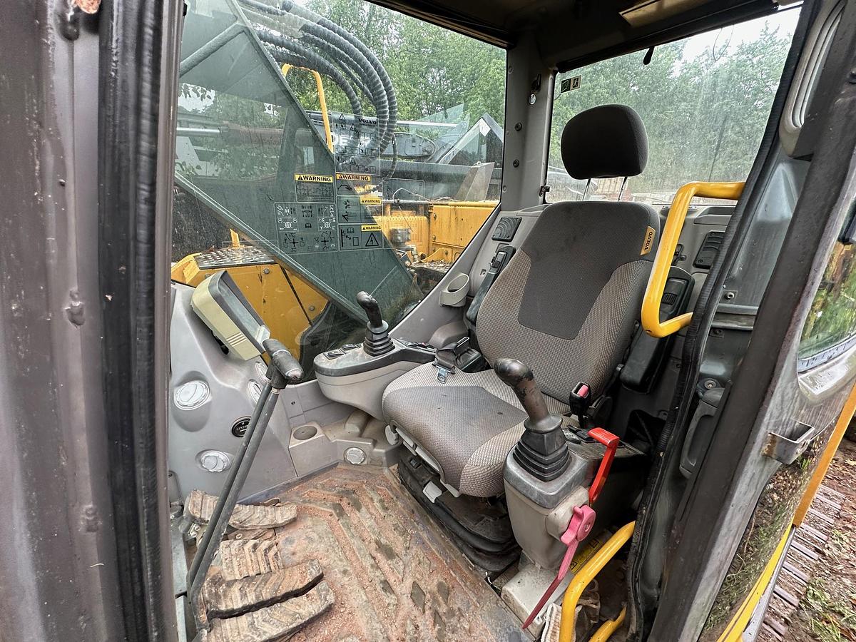 Used 2013 VOLVO ECR235DL