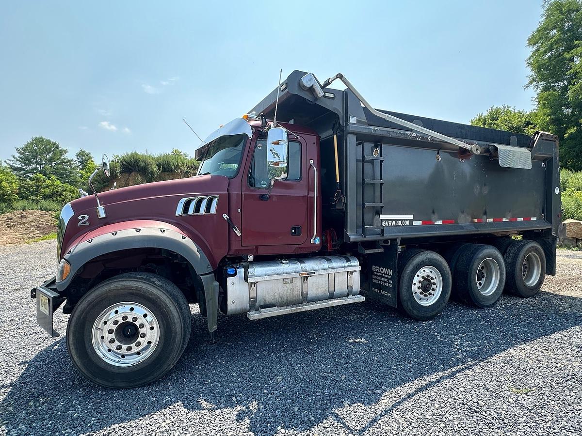Used 2019 MACK Granite GR64F