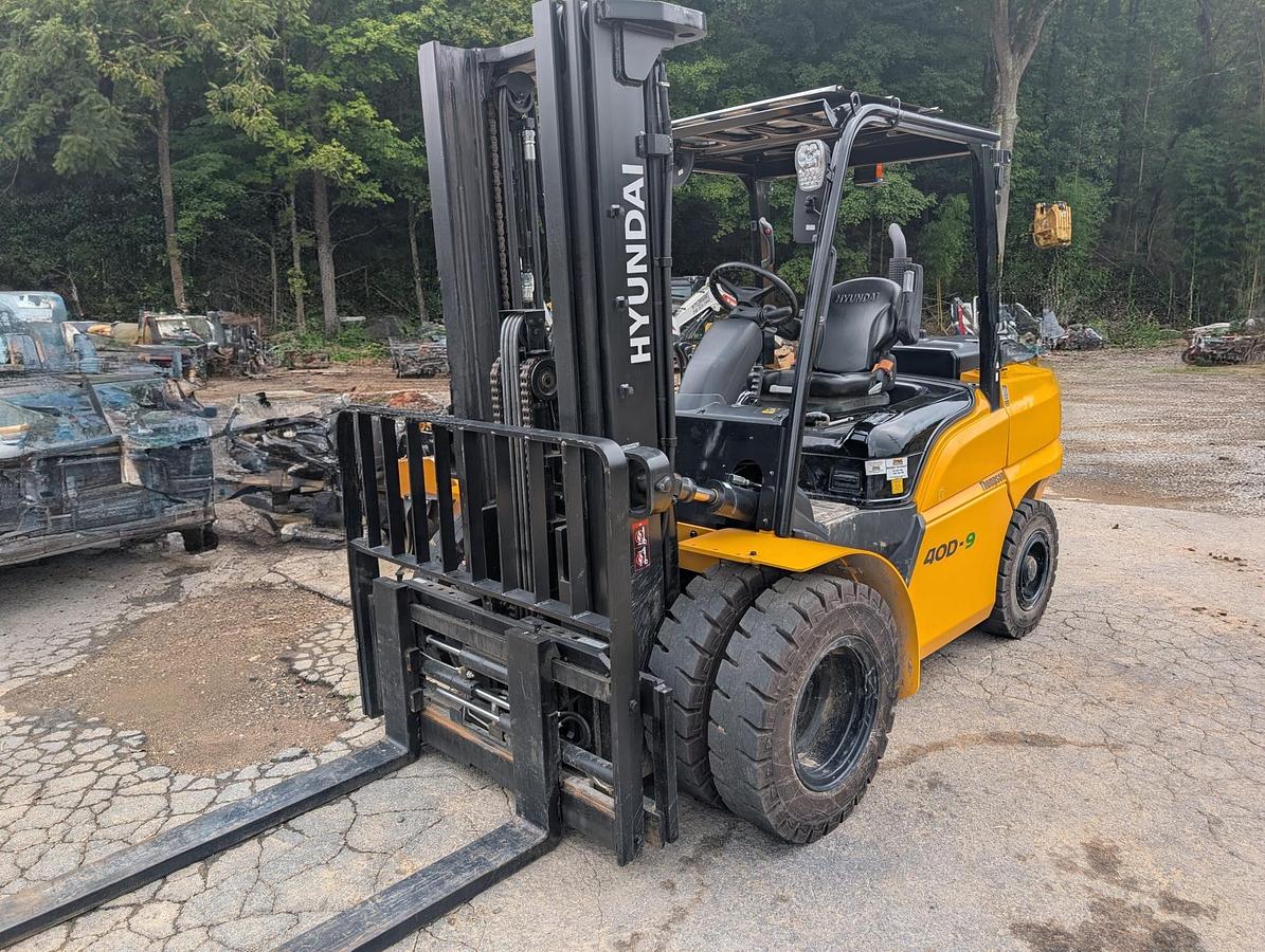 Used 2025 HYUNDAI 40D-9