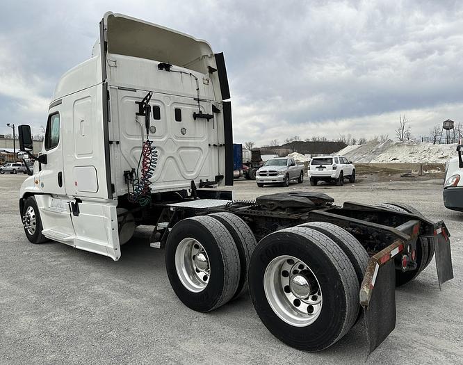 Used 2015 FREIGHTLINER Cascadia 125