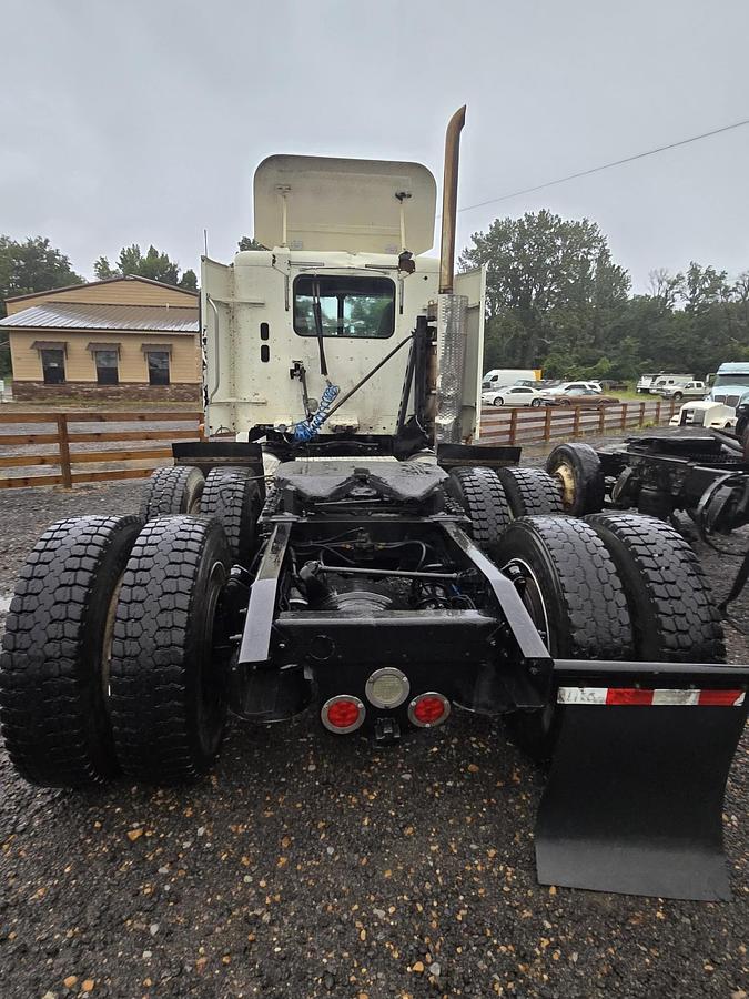 Used 2009 FREIGHTLINER Columbia