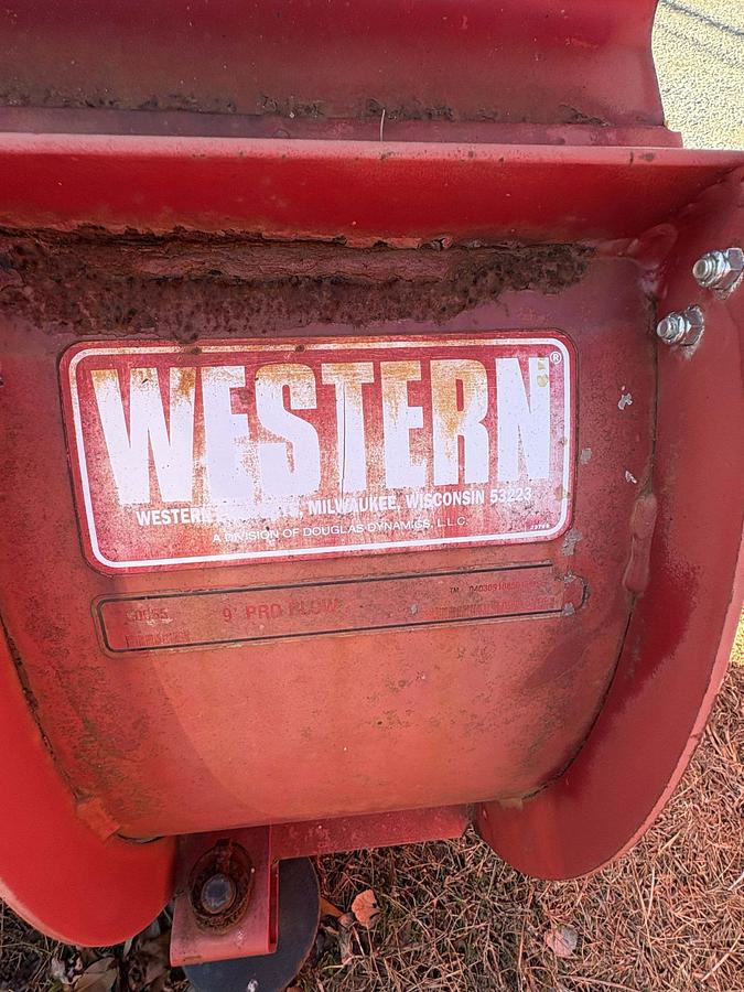 Used 0 WESTERN 9' Straight Blade Snow Plow