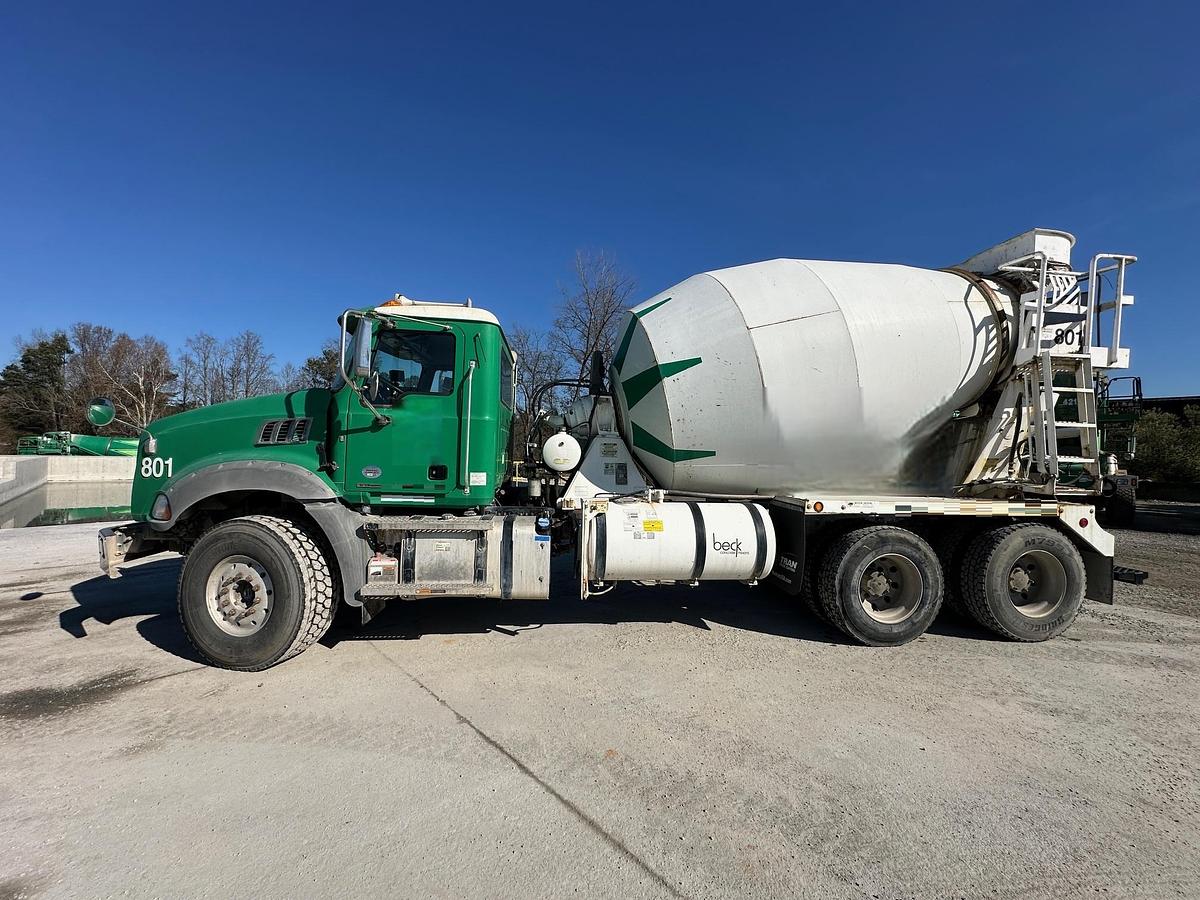 Used 2019 MACK GR64B