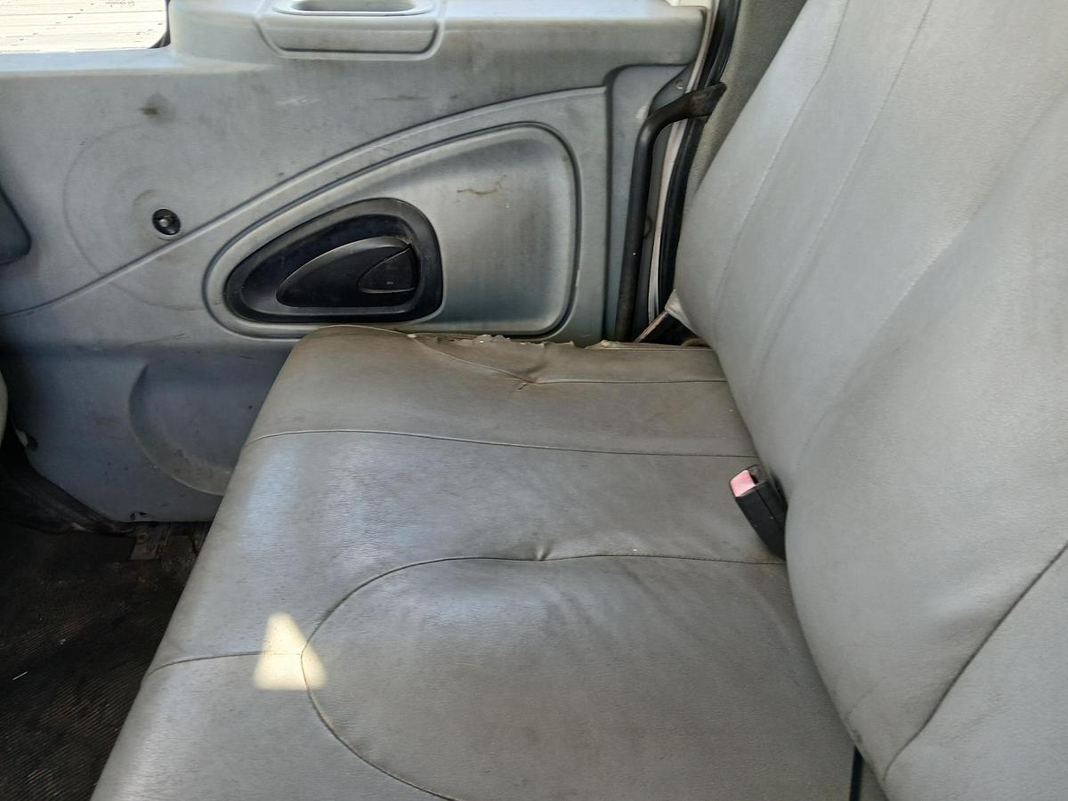 Used 2002 INTERNATIONAL 4300