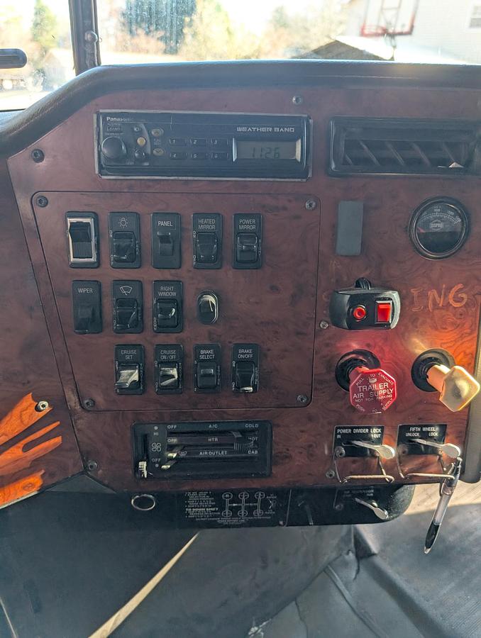 Used 1996 INTERNATIONAL 9400 Tri Axle