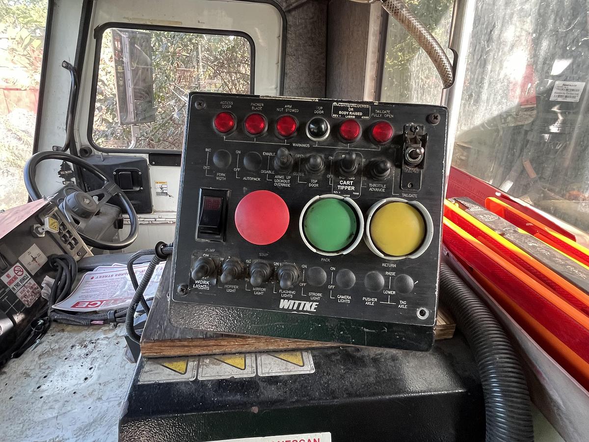 Used 2008 MACK LEU 613