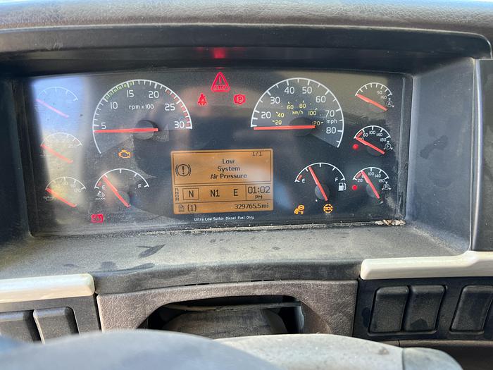 Used 2016 VOLVO VHD84B200