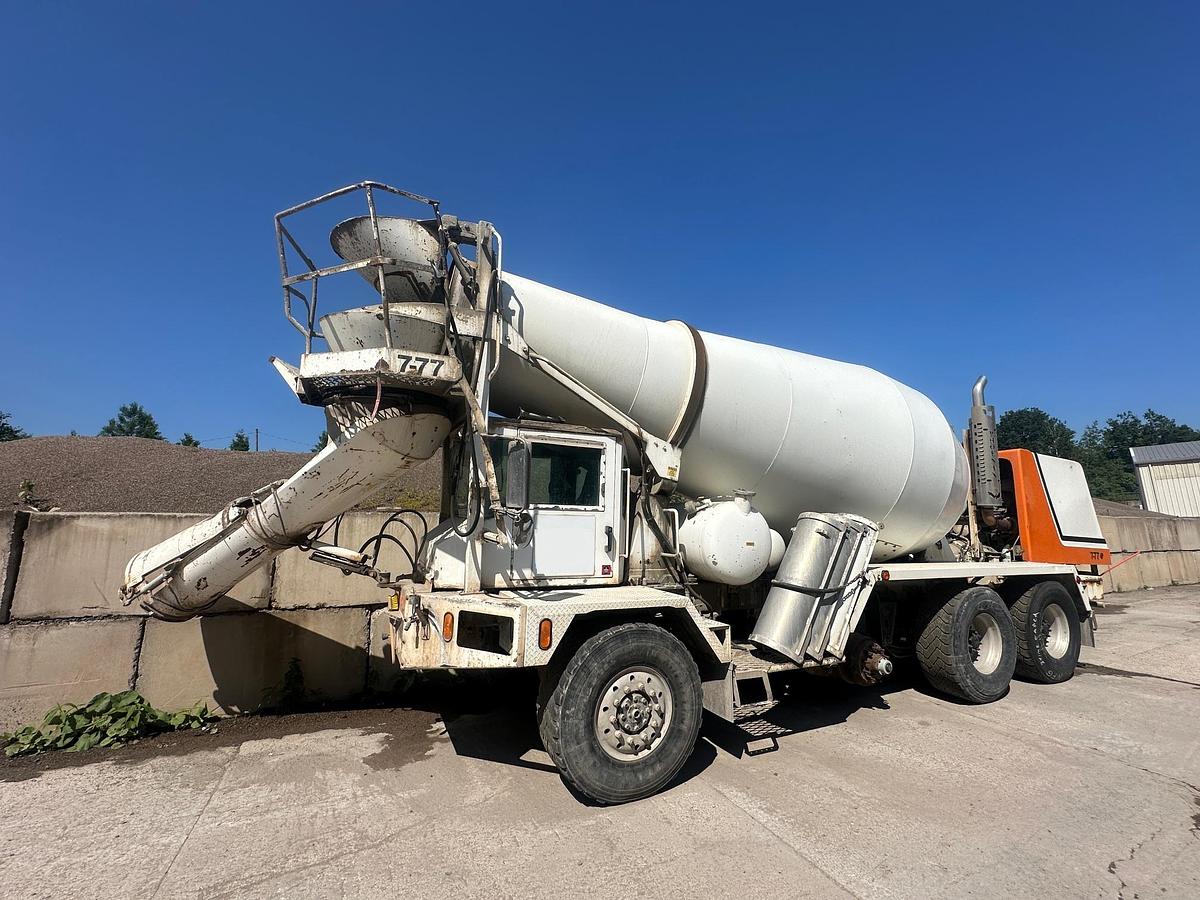 Used 2007 PHOENIX Front Discharge Mixer
