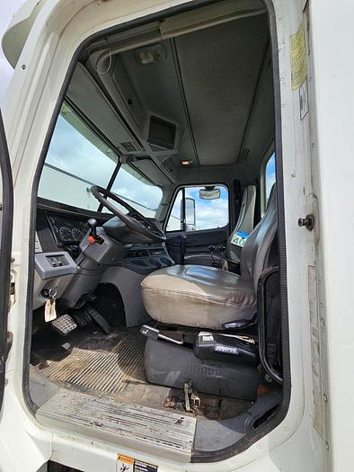 Used 2008 FREIGHTLINER Columbia