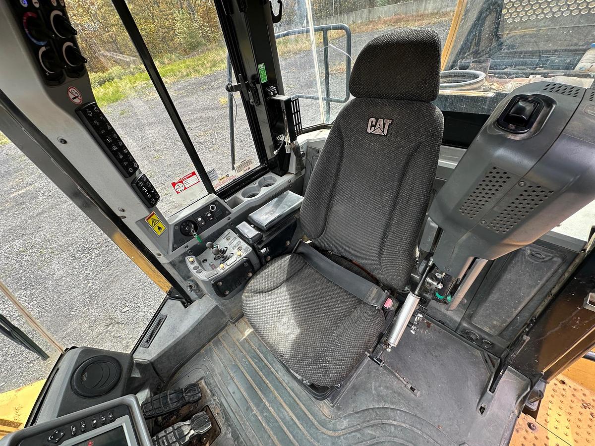 Used 2013 CATERPILLAR 972K
