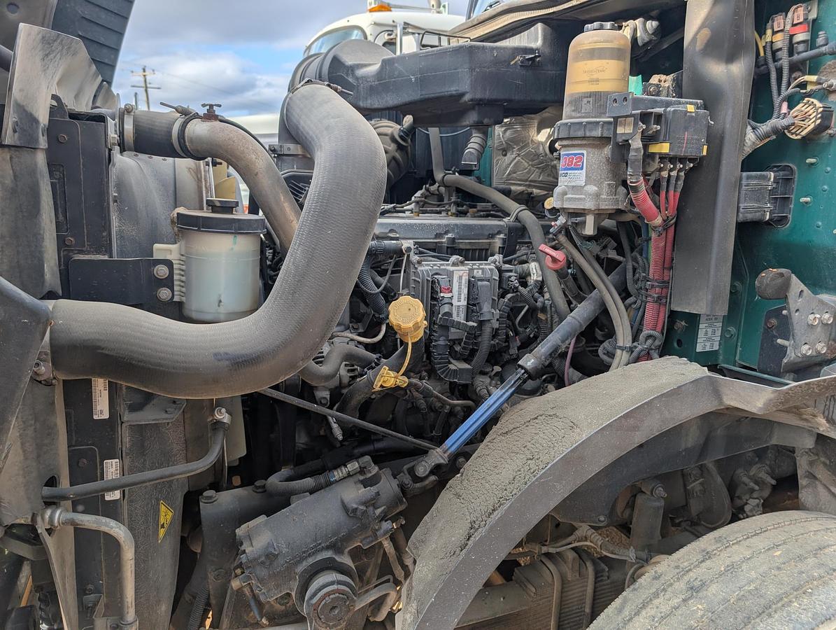 Used 2016 CATERPILLAR CT660S