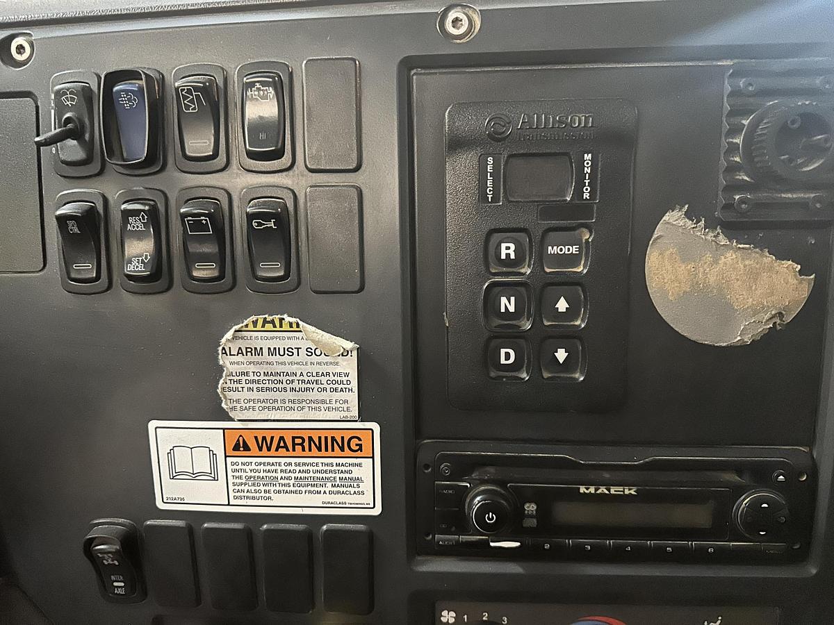 Used 2013 MACK GU713 Granite