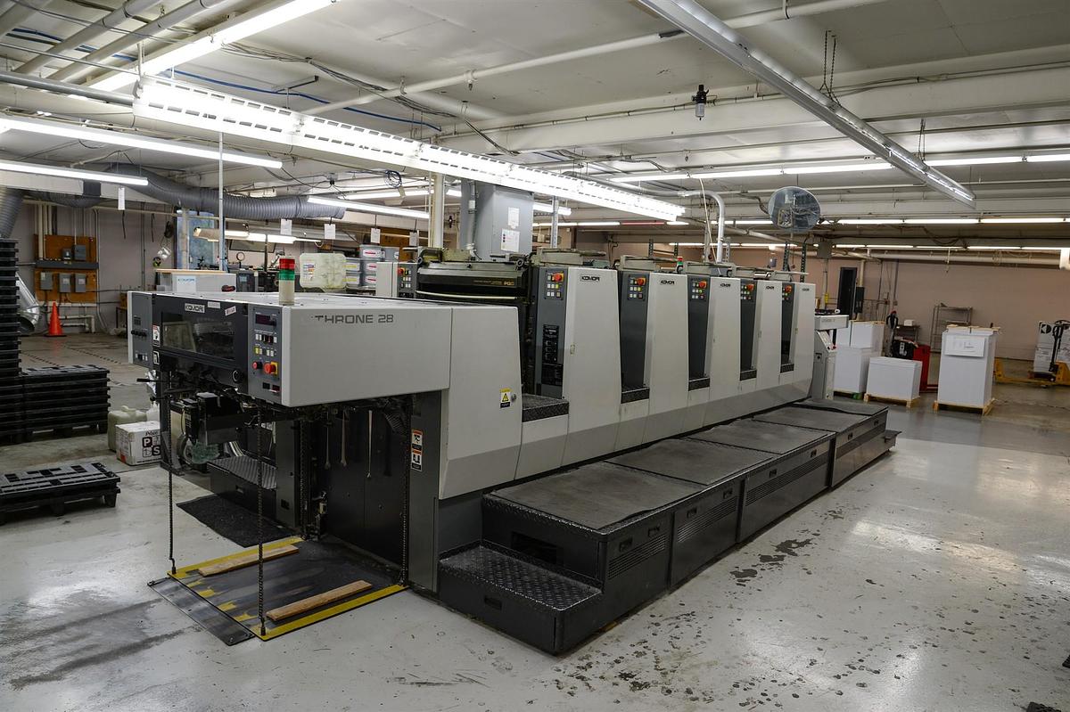 Used 2005 Komori L528 5-Color Sheetfed Printing Press