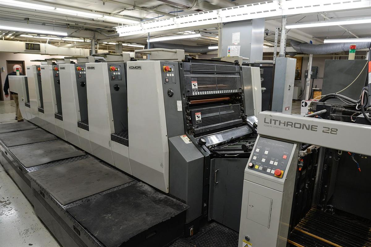 Used 2005 Komori L528 5-Color Sheetfed Printing Press