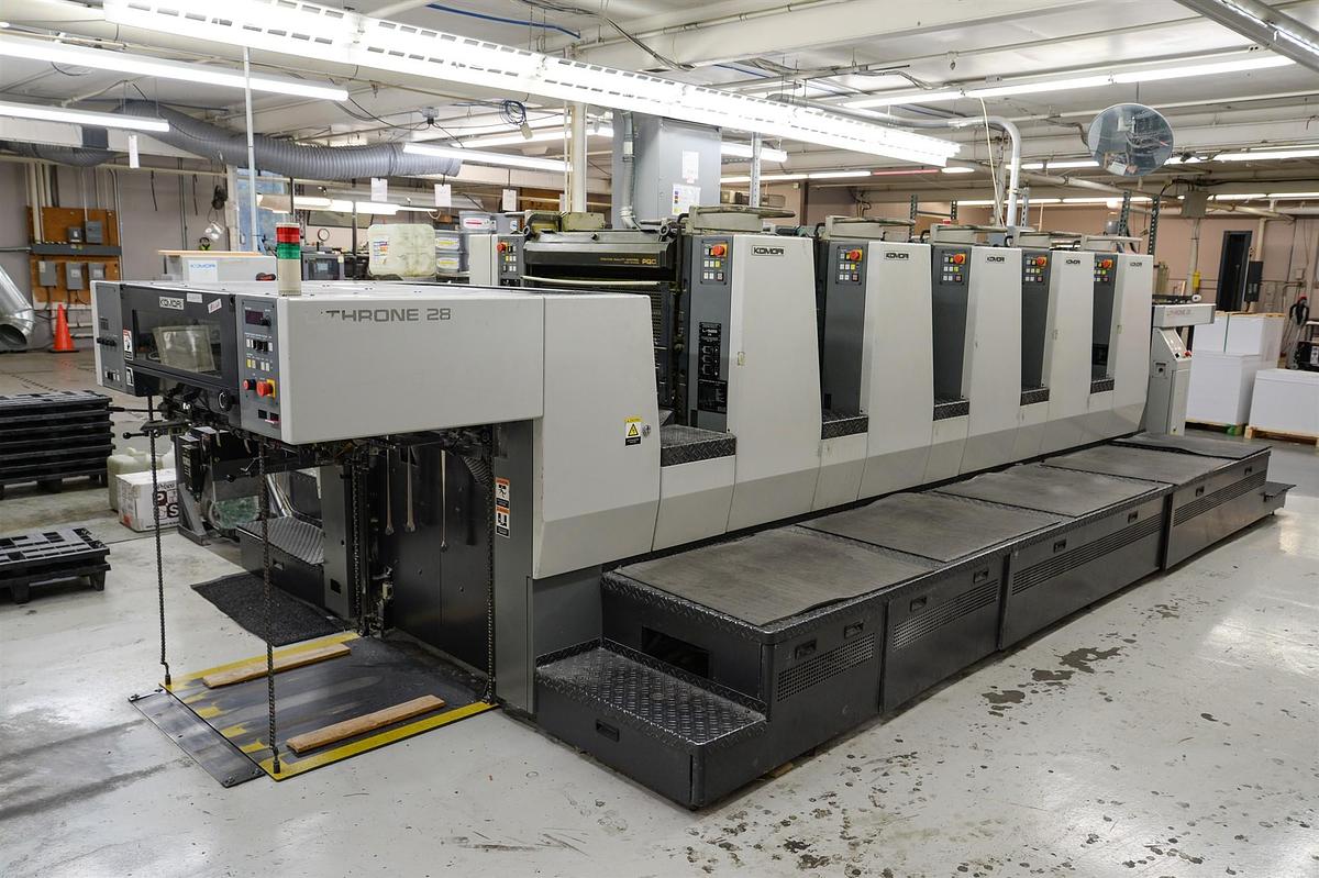 Used 2005 Komori L528 5-Color Sheetfed Printing Press