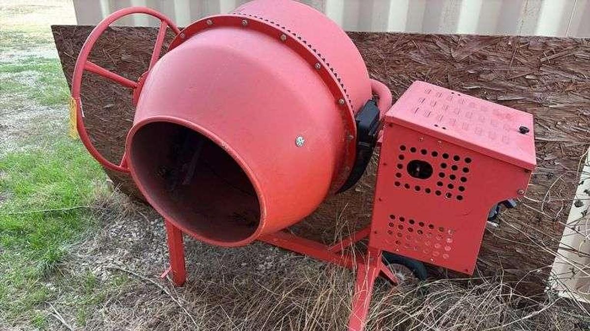 Used Thursday, February 12, 2026, 10:00 AM (CT) - Hersteller May Printing & Embroidery