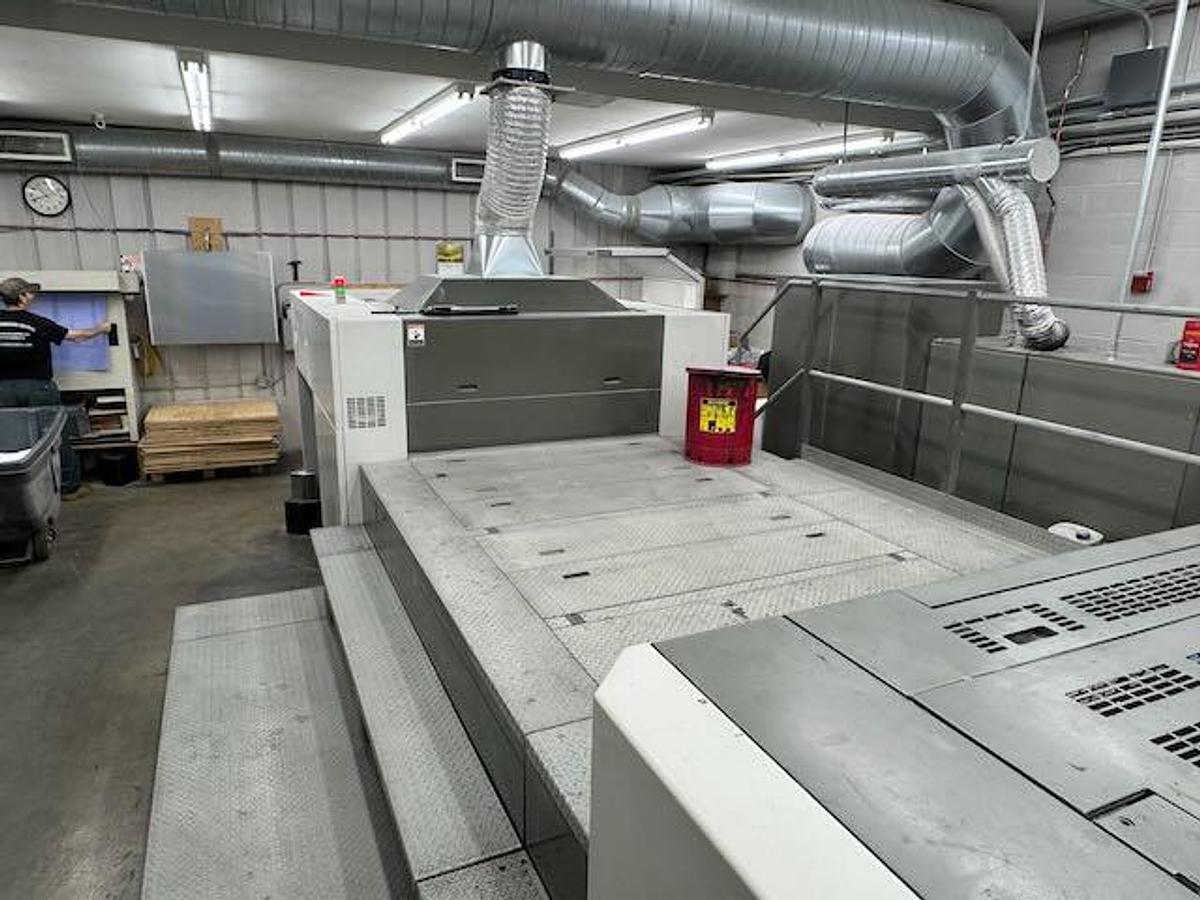 Used 2004 Komori LS40 (6/C with Aqueous Coater)