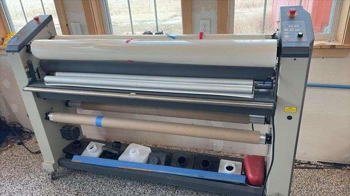 Used Thursday, February 12, 2026, 10:00 AM (CT) - Hersteller May Printing & Embroidery