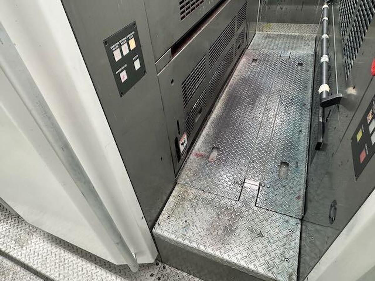 Used 2004 Komori LS40 (6/C with Aqueous Coater)