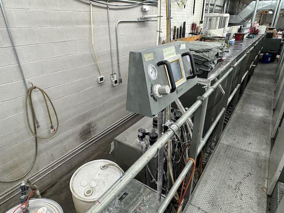 Used 2004 Komori LS40 (6/C with Aqueous Coater)