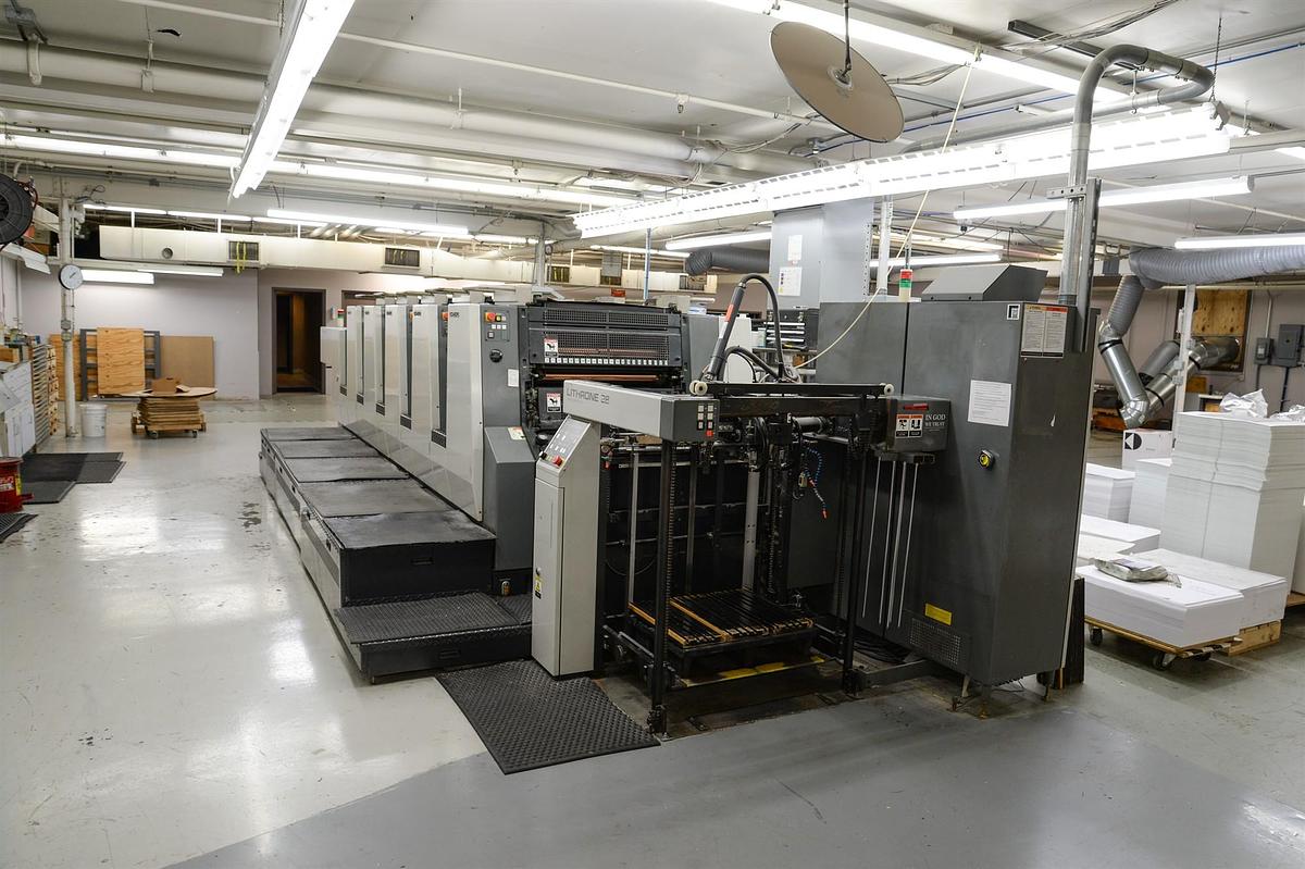 Used 2005 Komori L528 5-Color Sheetfed Printing Press