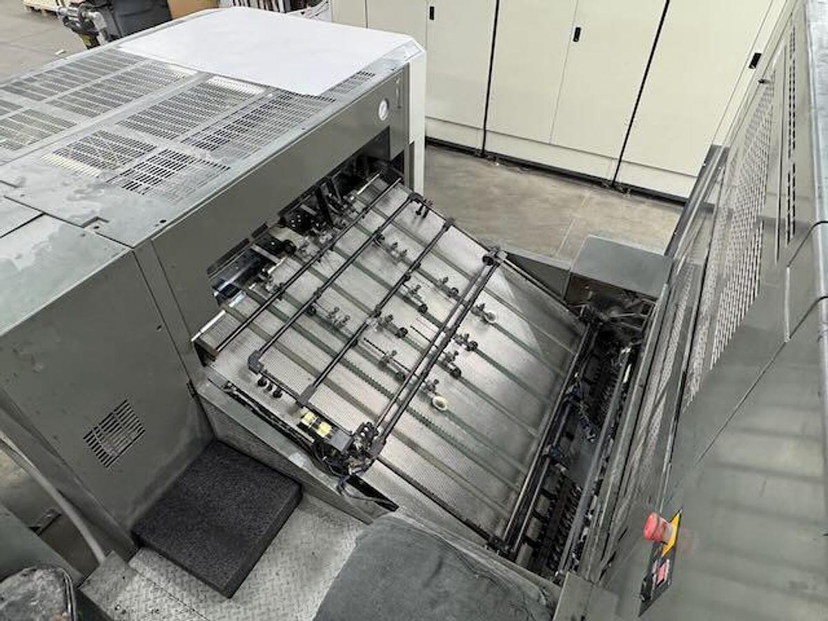 Used 2004 Komori LS40 (6/C with Aqueous Coater)
