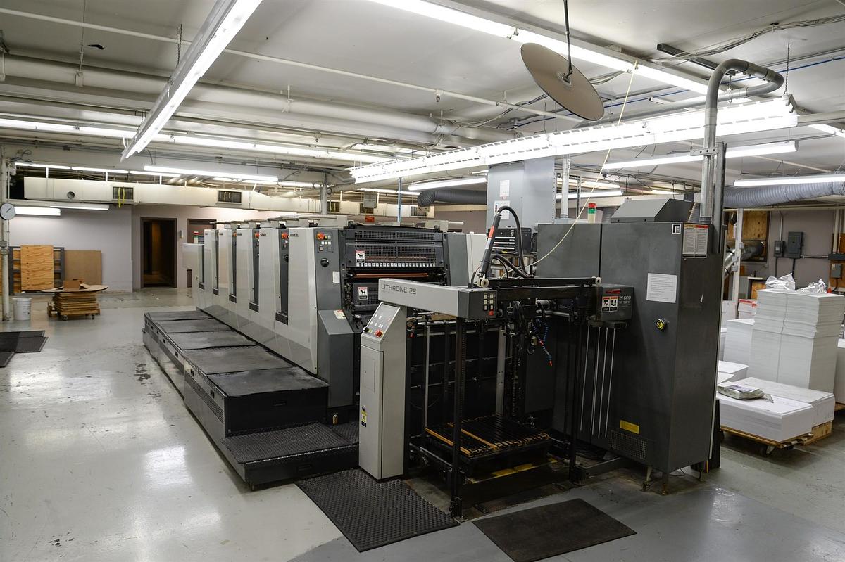 Used 2005 Komori L528 5-Color Sheetfed Printing Press