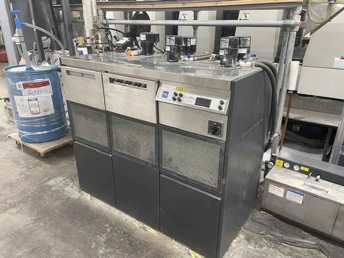 Used 2005 Komori L528 5-Color Sheetfed Printing Press
