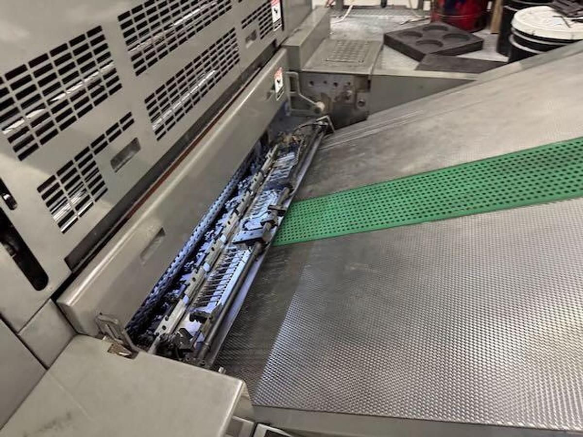 Used 2011 Komori GL40 HUV (6/C with Aqueous Coater)