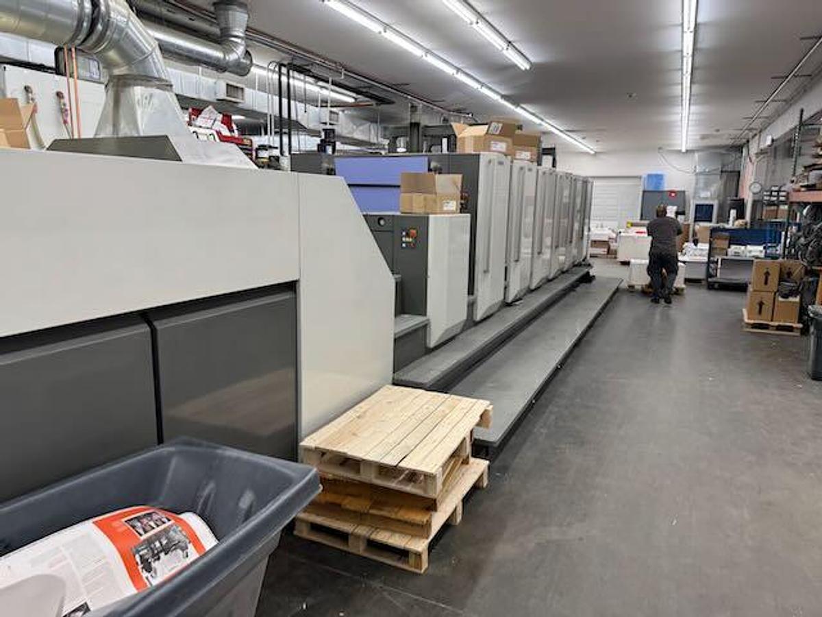 Used 2011 Komori GL40 HUV (6/C with Aqueous Coater)