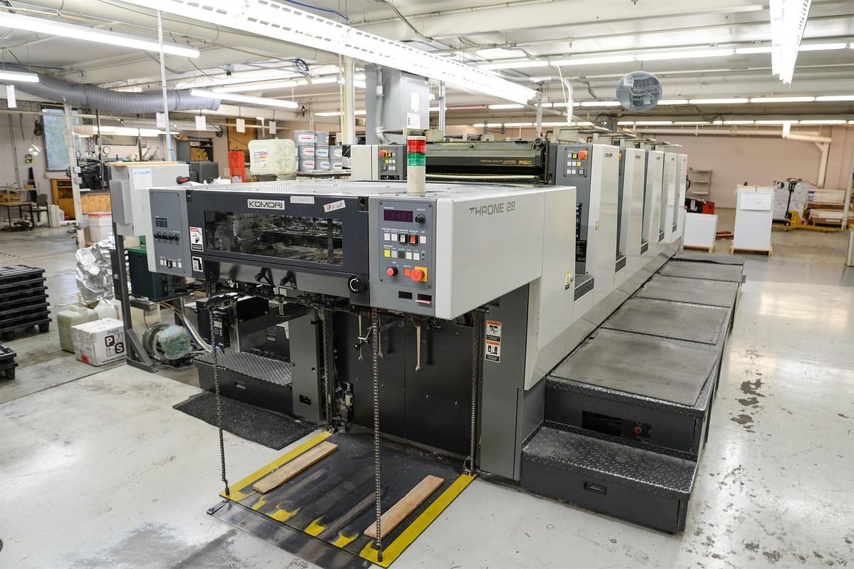 Used 2005 Komori L528 5-Color Sheetfed Printing Press