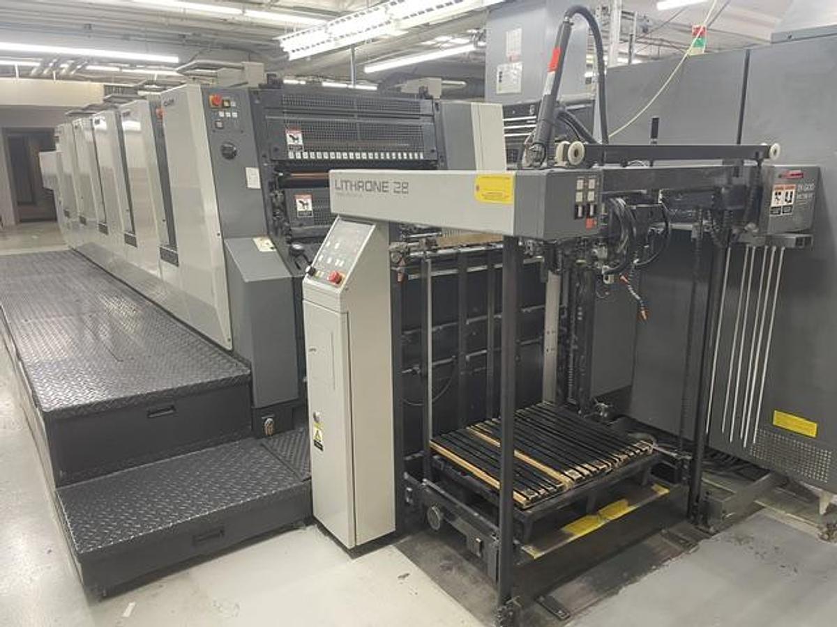 Used 2005 Komori L528 5-Color Sheetfed Printing Press