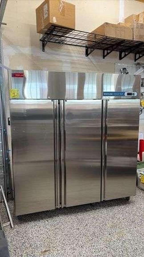 Used Thursday, February 12, 2026, 10:00 AM (CT) - Hersteller May Printing & Embroidery