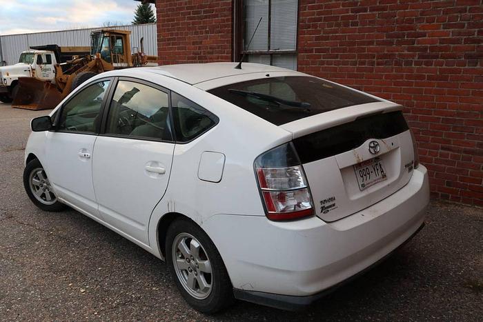Used 2005 TOYOTA PRIUS HYBRID CAR