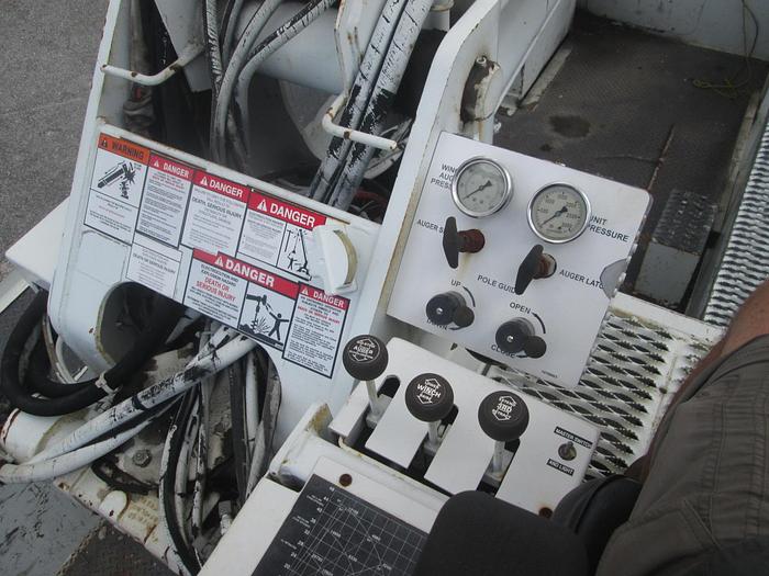 Used 2001 International 4700 Digger Derrick Truck