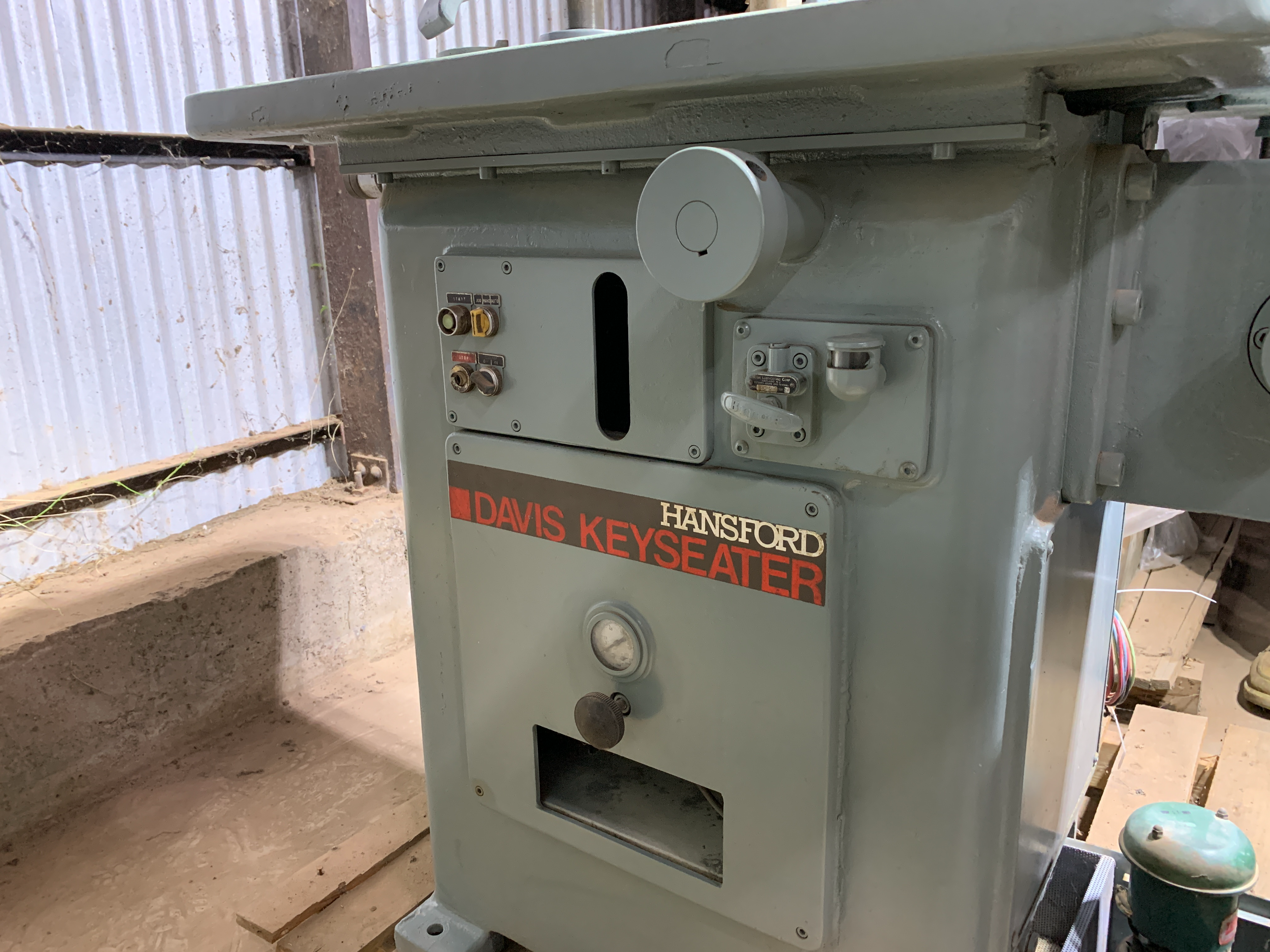 Used 1/16"-1 1/2" Davis Hansford Mdl DA-15B Automatic Variable Speed Keyseater