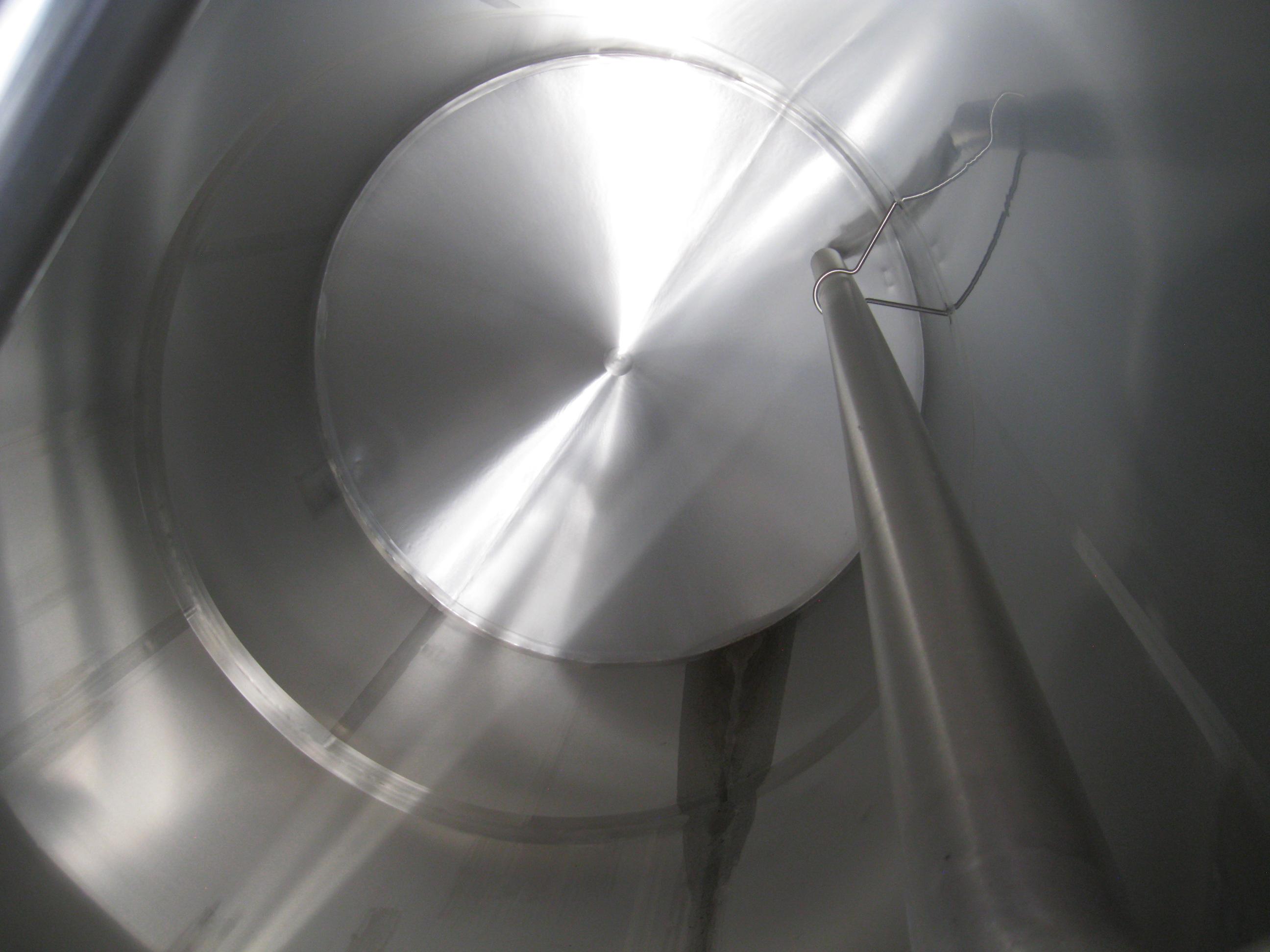 Usado 4500 GALLON VERTICAL JACKETED STORAGE TANK.