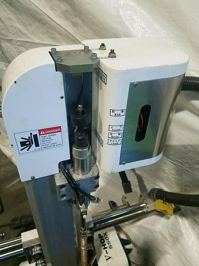 Used Yushin V-HOP 550X High Speed Robot Sprue Picker Pick & Place Gate Remover