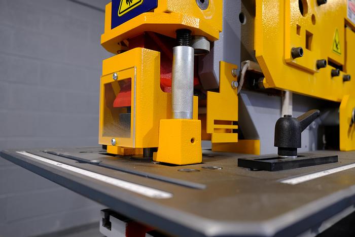 UZMA 45 ton 5 station Hydraulic steelworker