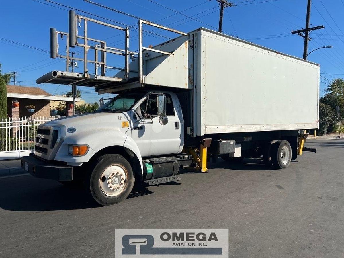 Used 2009 Ford F750 Wide Body Catering Truck with 220 Inch Lift Height