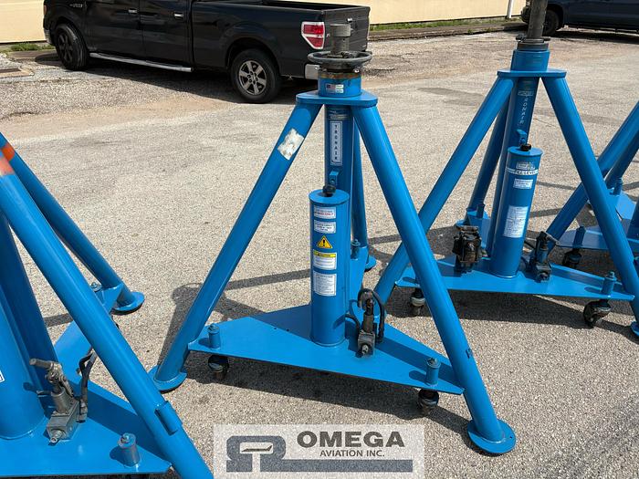 Used Tronair 02-1248-0112. 12 Ton Single Stage Jack