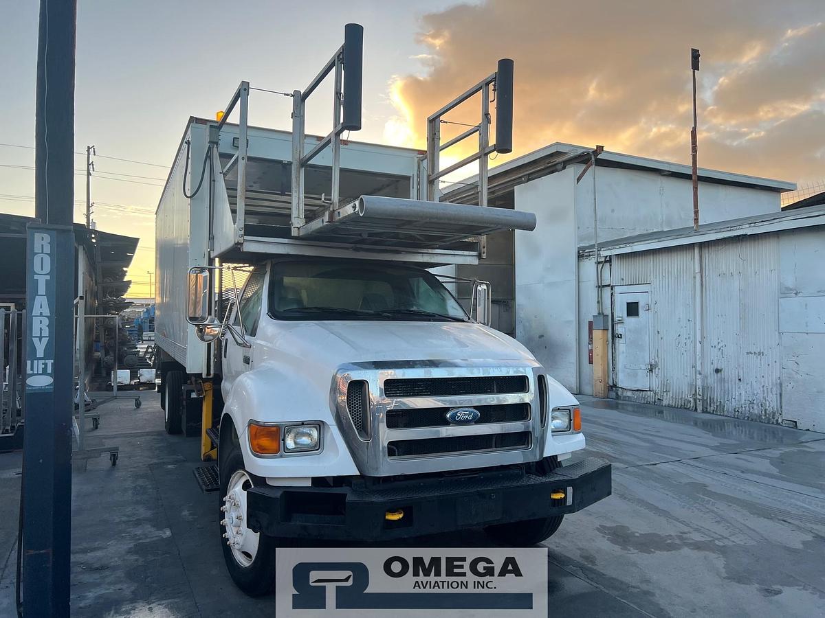 Used 2009 Ford F750 Wide Body Catering Truck with 220 Inch Lift Height