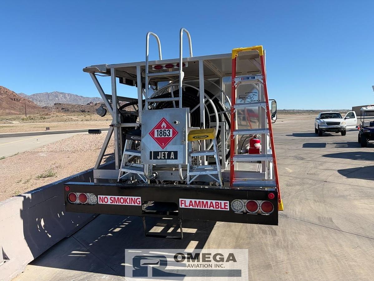 Used 2004 Freightliner 3,000 Gallon Jet Fuel Truck